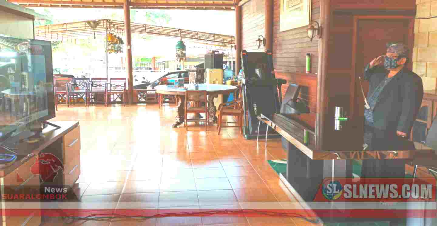 Suhaili Kenakan Pakaian Adat Sasak Saat Upacara HUT RI ke - 75 Secara Virtual