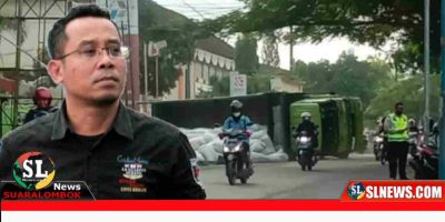Truk Fuso terguling di jalan raya FAKTA RI