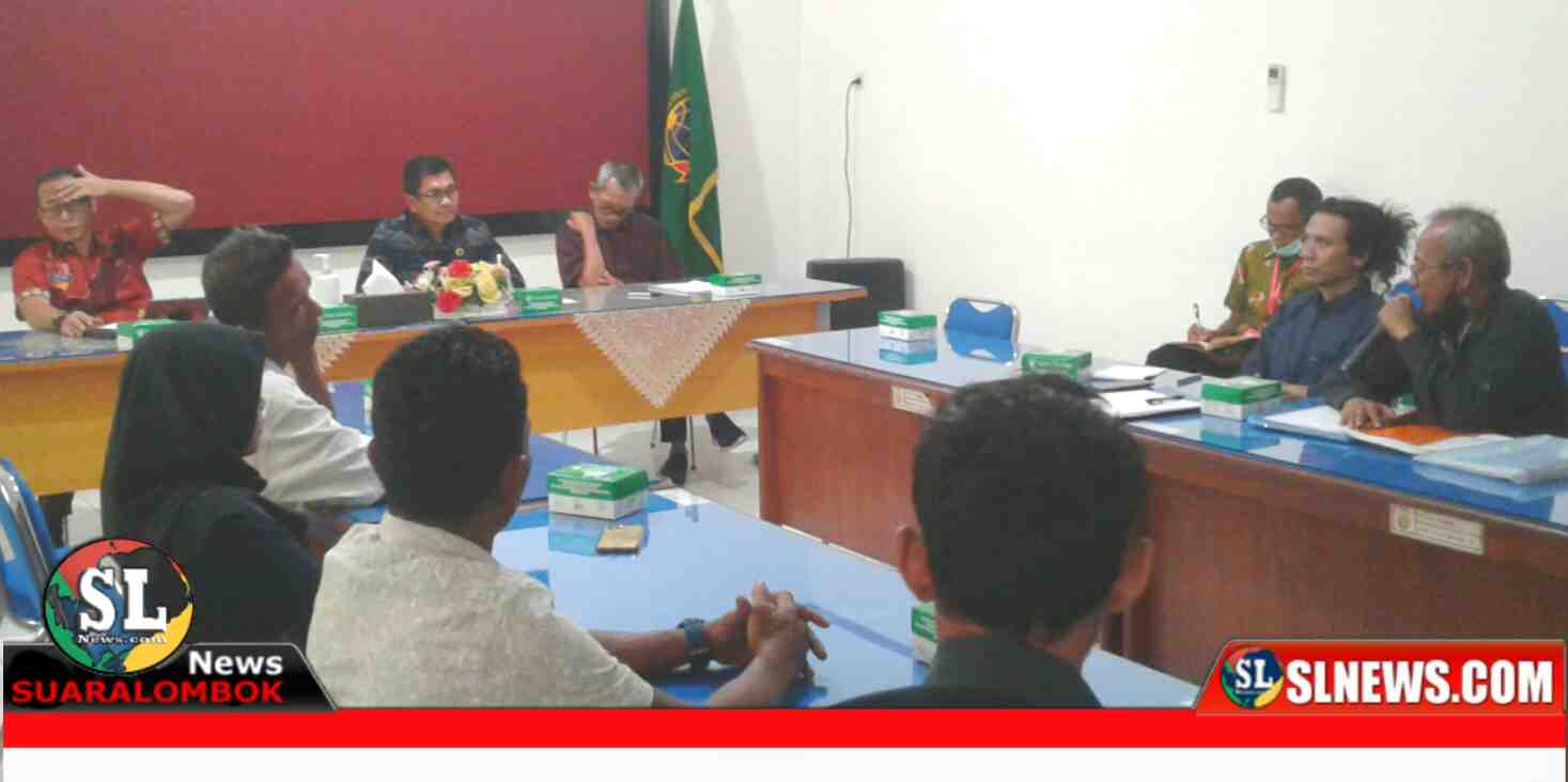 Warga Pengawisan, Kecamatan Sekotong, Lombok Barat