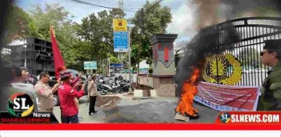 Demo di Depan Polres Lombok Tengah