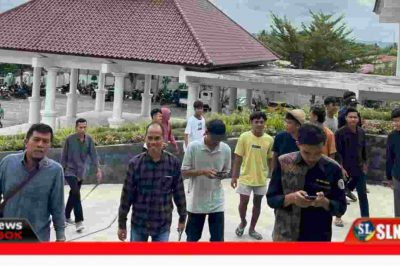 Demo Perbaikan Jalan di DPRD Lombok Tengah