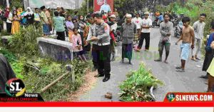 Pemotor Tewas Terlintas Ban Dump Truck