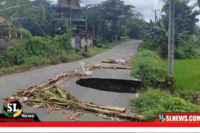 Jembatan Jalan Raya Provinsi NTB di Desa Mekar Sari Ambruk
